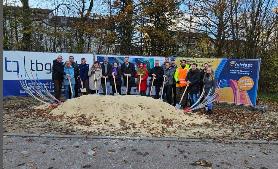 Bild des Spatenstichs in SchwÃ¤bisch GmÃ¼nd mit den beteiligten Personen